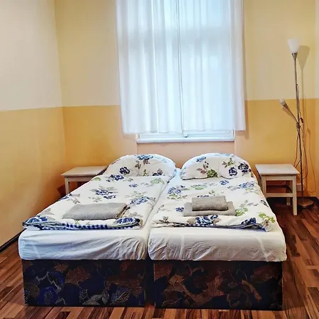Nad Hradem Apartman *