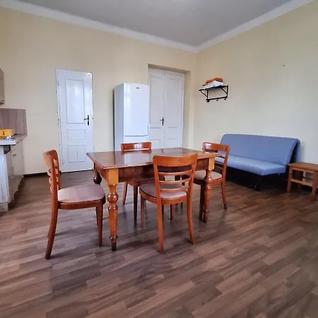 Nad Hradem Apartman *
